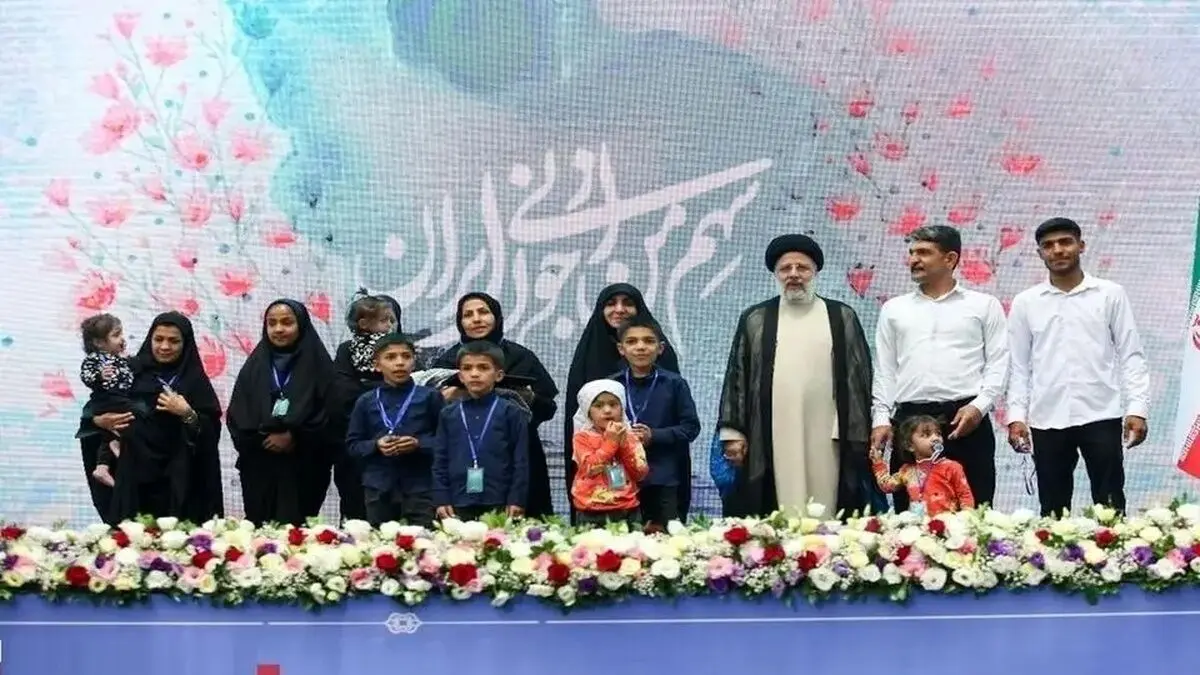 ببینید| اهدای جایزه رئیس جمهوری به خانواده 14 نفره
