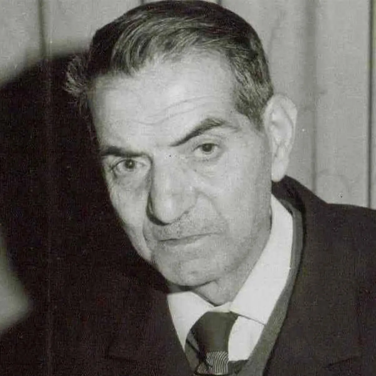 رئیسی بر سر مزار استاد شهریار/عکس