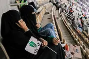 تعقیب جنجالی پلیس و دختر بی‌حجاب در ورزشگاه/فیلم
