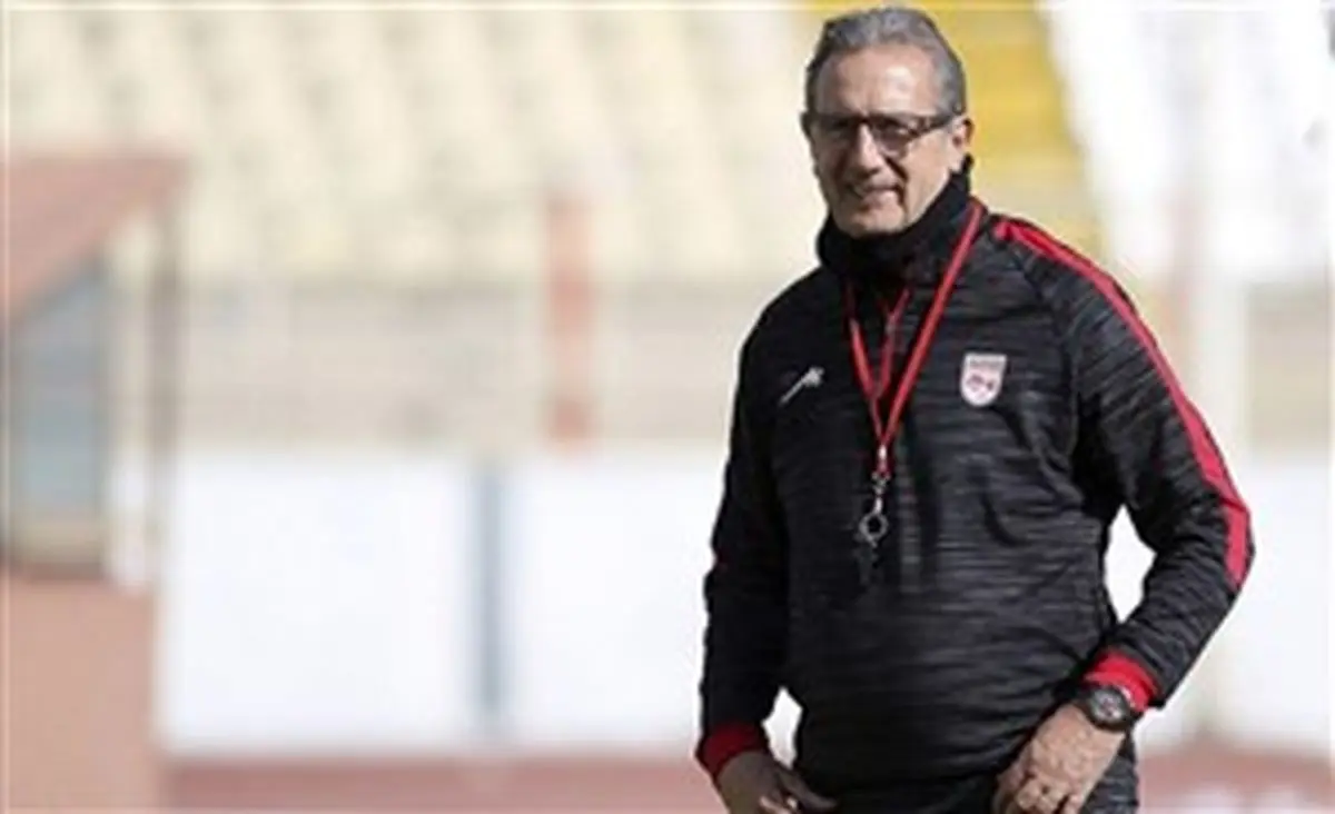 لیکنز: پرسپولیس حرفهای وقت تلف میکرد