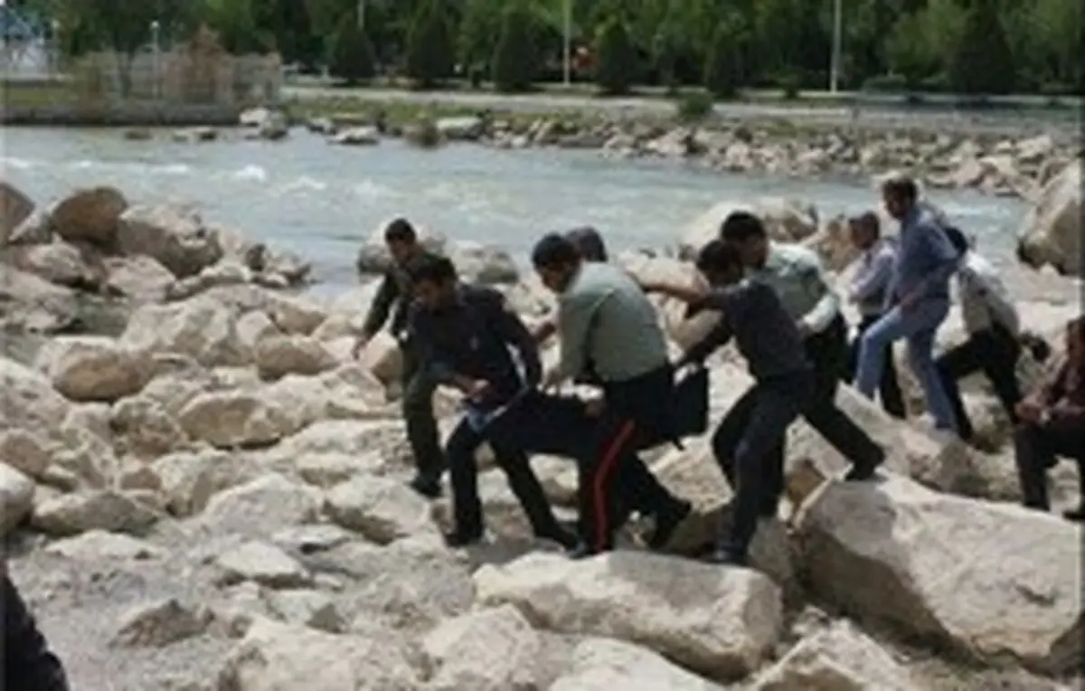 ۱۲۰ ثانیه تلاش زندگی دوباره به زن ۶۵ ساله غرق شده در زاینده‌رود بخشید 