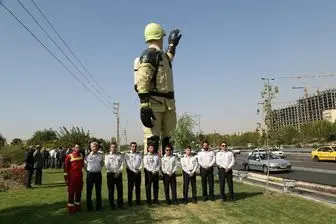 مجسمه آتش نشان در اتوبان تهران کرج ترمیم شد