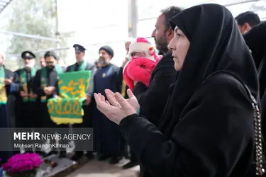 لحظات تحویل سال در گلزار شهدای تهران