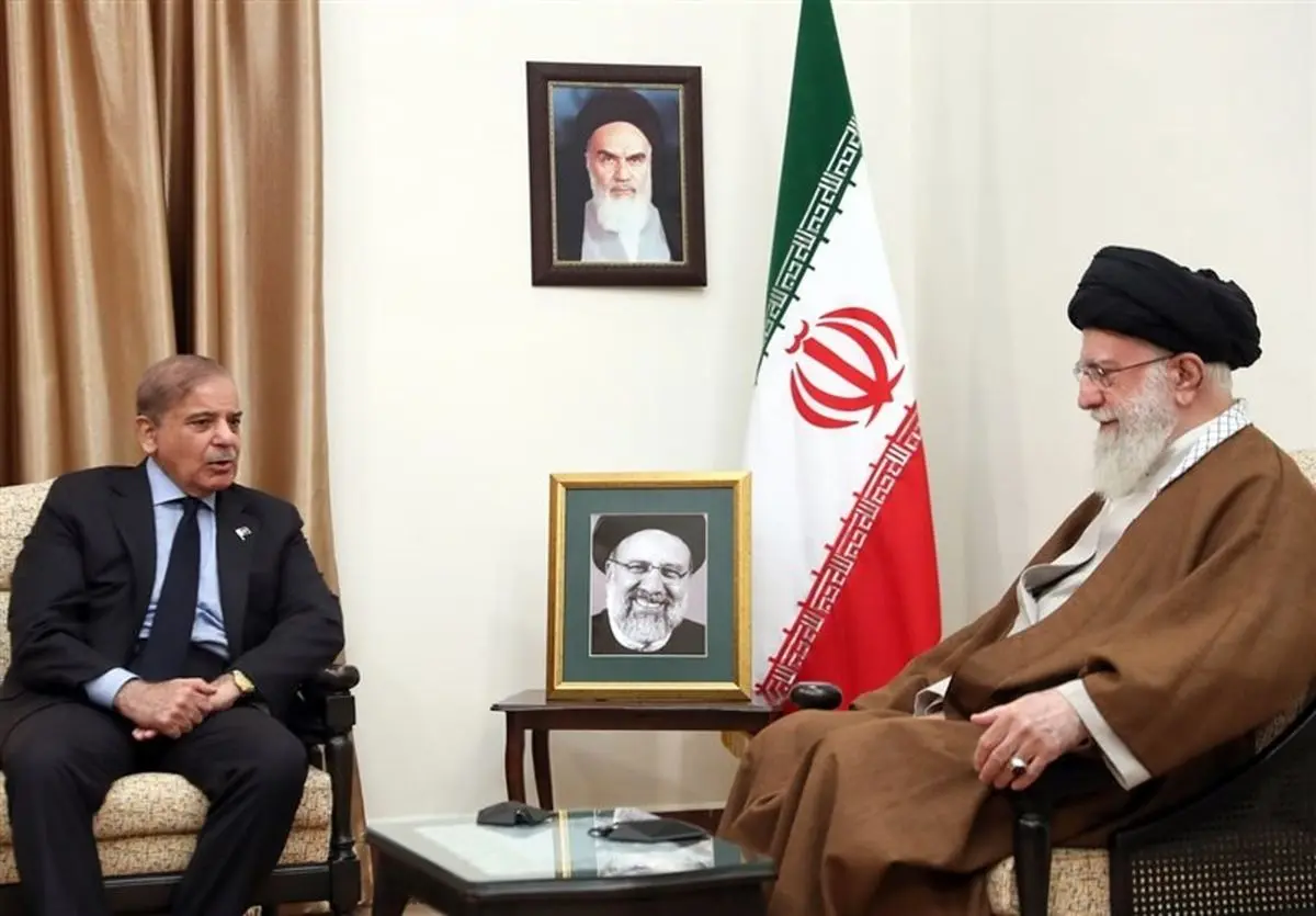 دیدار نخست وزیر پاکستان با امام خامنهای