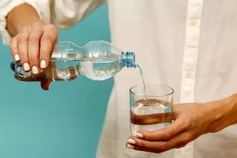 اگر بیش از حد آب بنوشیم چه اتفاقی برای بدنمان می‌افتد؟
