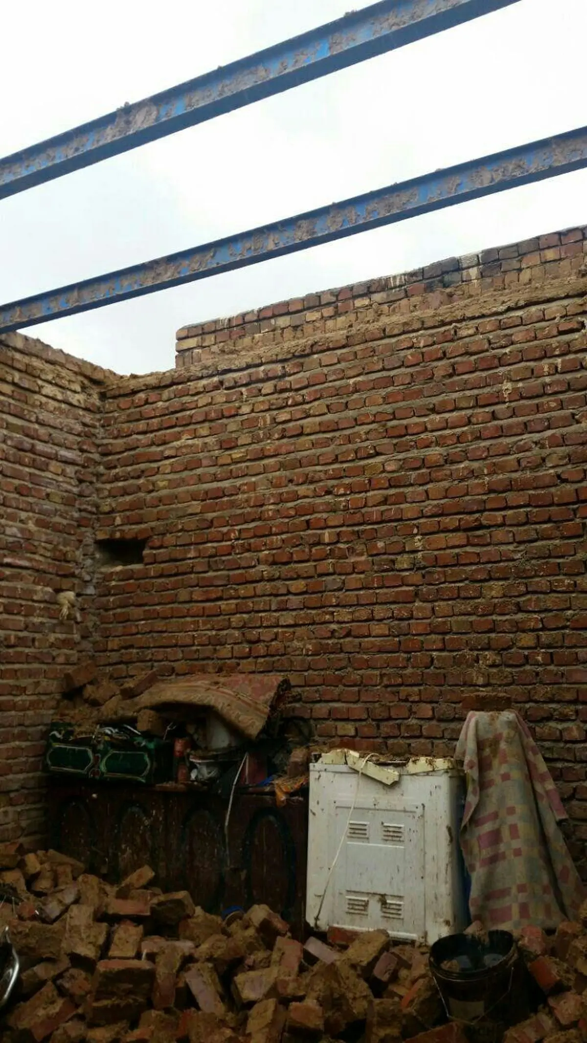 سقف 100 منزل در شهرستان خاش ریزش کرد+تصاویر