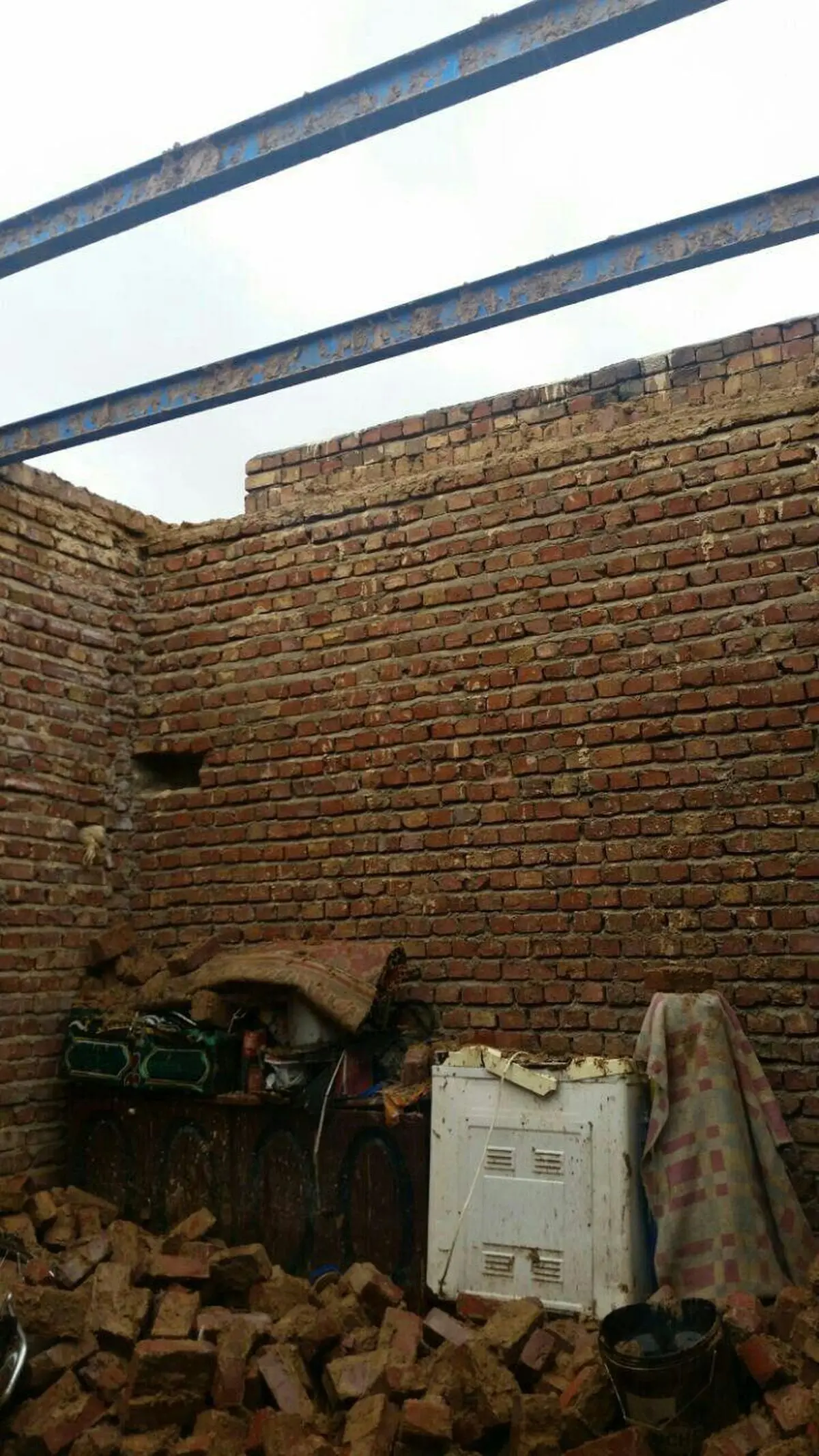 سقف 100 منزل در شهرستان خاش ریزش کرد+تصاویر
