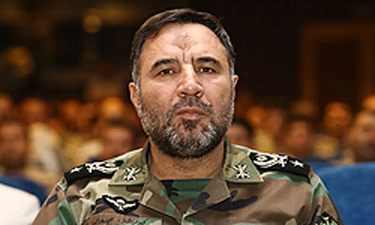 باید جوانان انقلابیتر از پادگانها خارج شوند