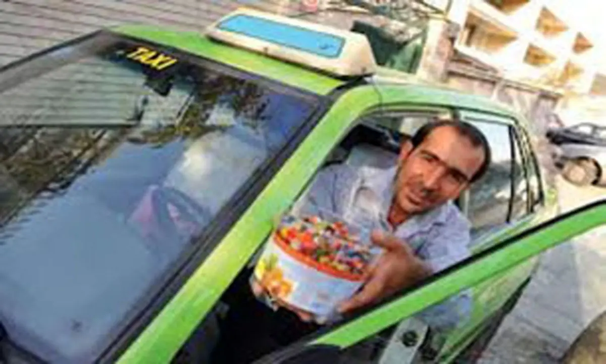 پذیرایی راننده در تاکسی! + فیلم