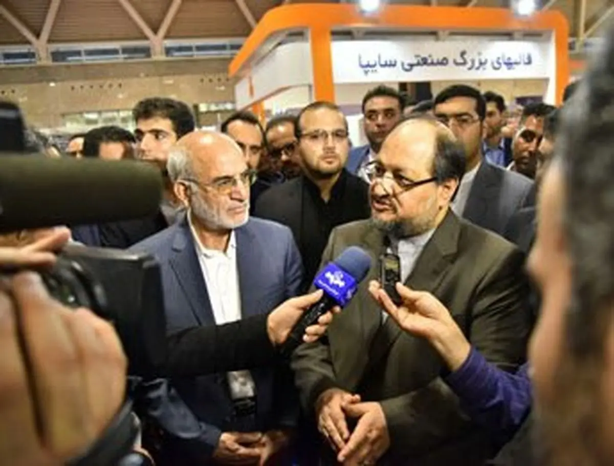 حضور وزیر صنعت، معدن وتجارت در غرفه گروه سایپا