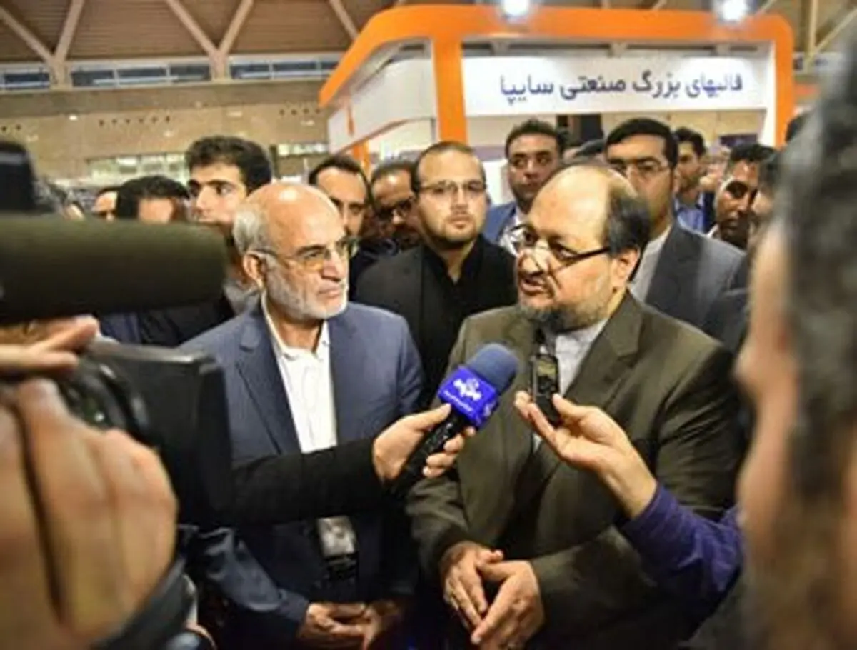 حضور وزیر صنعت، معدن وتجارت در غرفه گروه سایپا