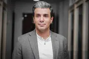 گریه تلخ آریا عظیمی‌نژاد برای  مادرش +فیلم