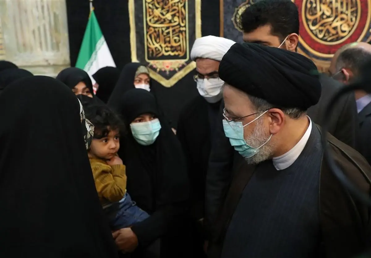  دیدار صمیمانه رئیسی با خانواده شهدای دفاع مقدس و مدافع حرم 