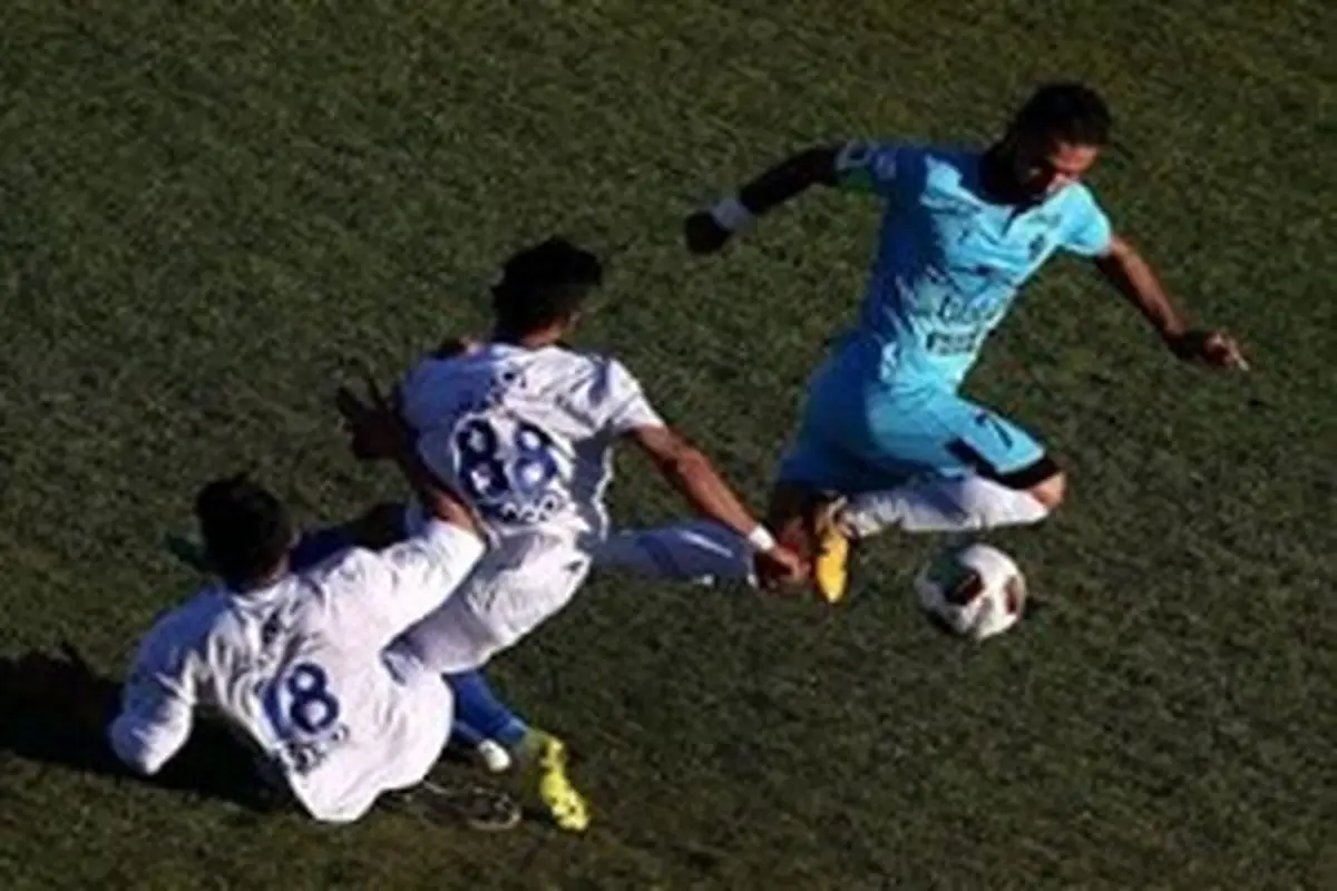 استقلال 3- پیکان 2 /پیروزی استقلال 10 نفره در زیر باران