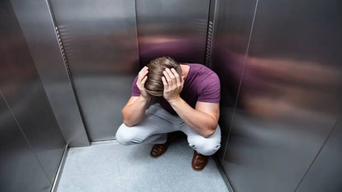 رعایت چند نکته ساده هنگام گیر افتادن در آسانسور