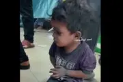 لرزه بر بدن کودک فلسطینی بعد از بمباران وحشیانه غزه توسط اسرائیل+فیلم
