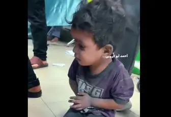 لرزه بر بدن کودک فلسطینی بعد از بمباران وحشیانه غزه توسط اسرائیل+فیلم