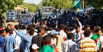 مردم سودان برای اصلاح مسیر انقلاب تظاهرات می‌کنند