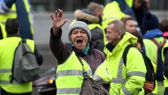 معترضان فرانسوی با فریادهای اعتراضی ماکرون را هو کردند
