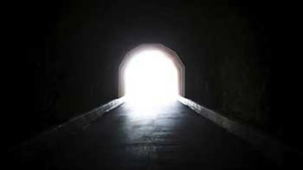زنده شدن مرده در مراسم خاکسپاری/ عکس