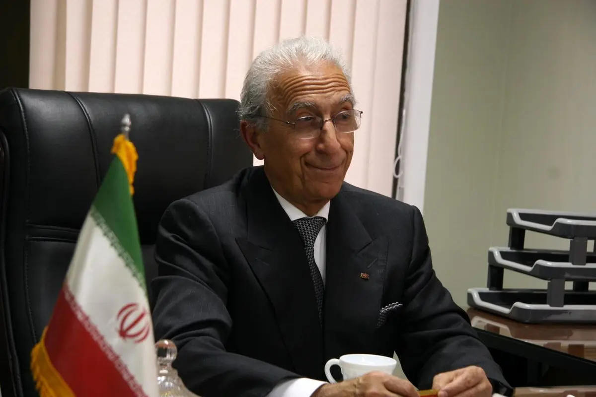 پروفسور سمیعی بر بالین آیتالله مهدوی
