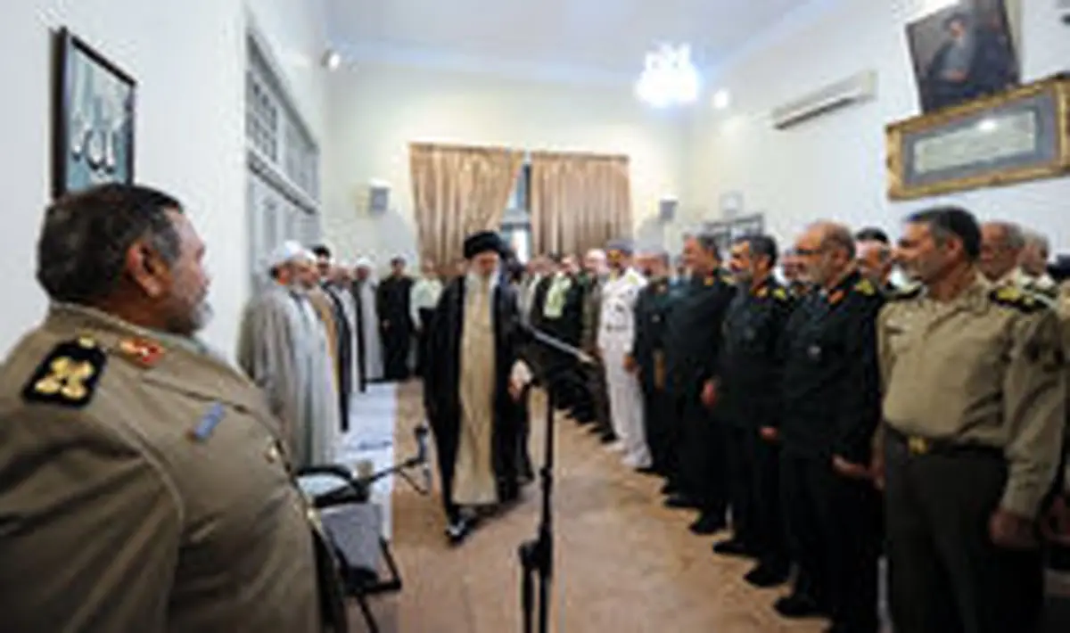 رهبرانقلاب: ایستادگی ایران شخصیتهای دنیا را به «دفاع مقتدرانه با دست خالی» معتقد کرد