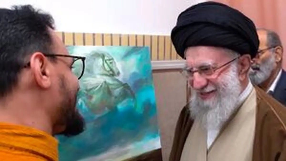ماجرای تابلویی که حسن روحالامین به رهبر انقلاب تقدیم کرد +فیلم