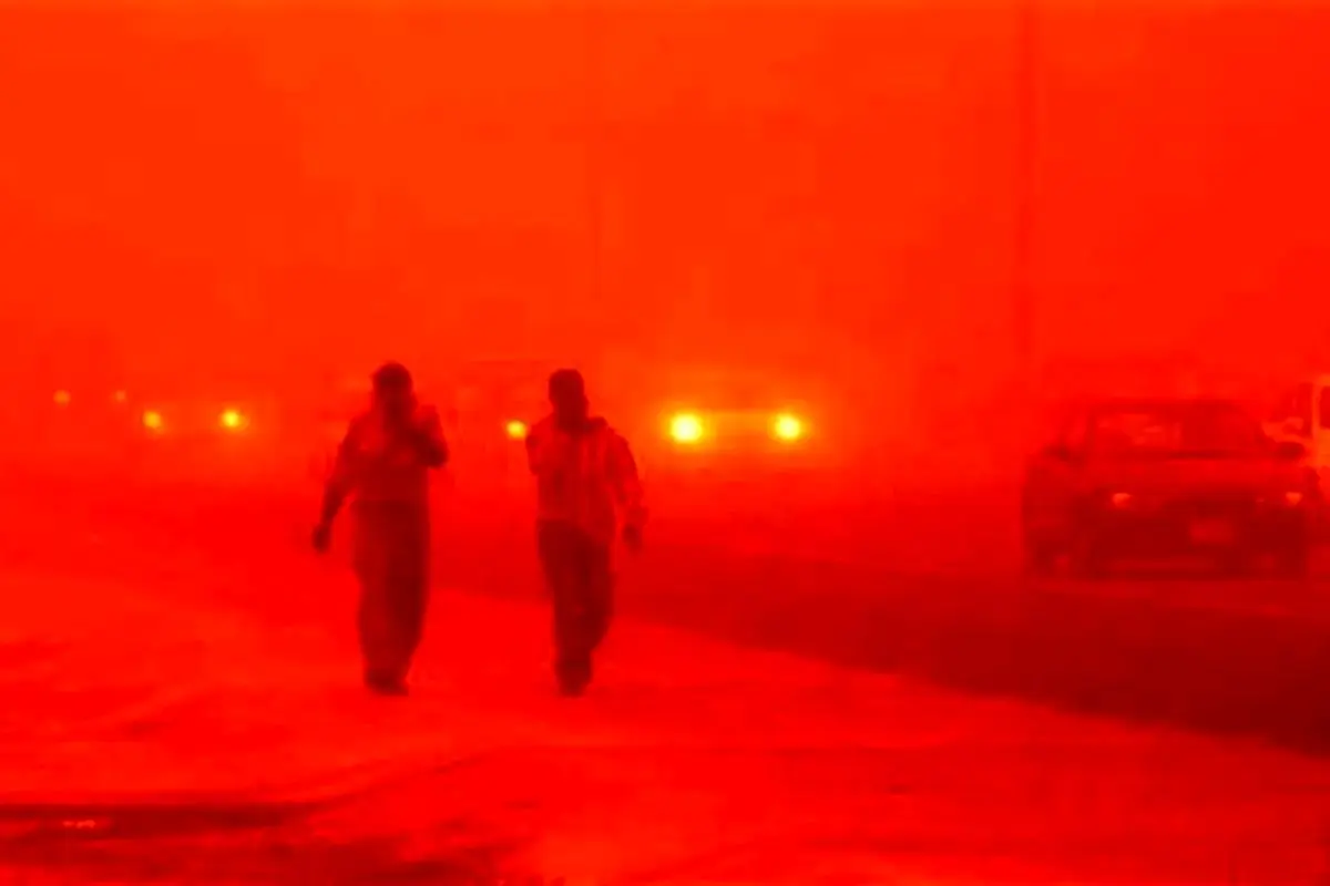 آسمان غرب عراق به رنگ سرخ درآمد/فیلم
