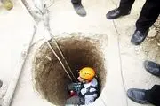 نجات معجزه آسای مرد میانسال از چاه ۱۳ متری+ عکس