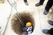 نجات معجزه آسای مرد میانسال از چاه ۱۳ متری+ عکس