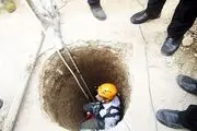 نجات معجزه آسای مرد میانسال از چاه ۱۳ متری+ عکس