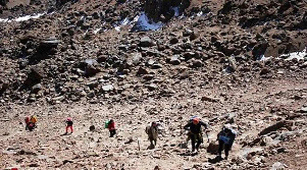 با کمک نیروهای هلال احمر؛ کوه نورده مفقود شده نجات یافت