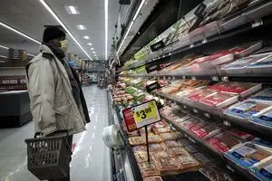 هجوم مردم به فروشگاه‌ها برای احتکار گوشت