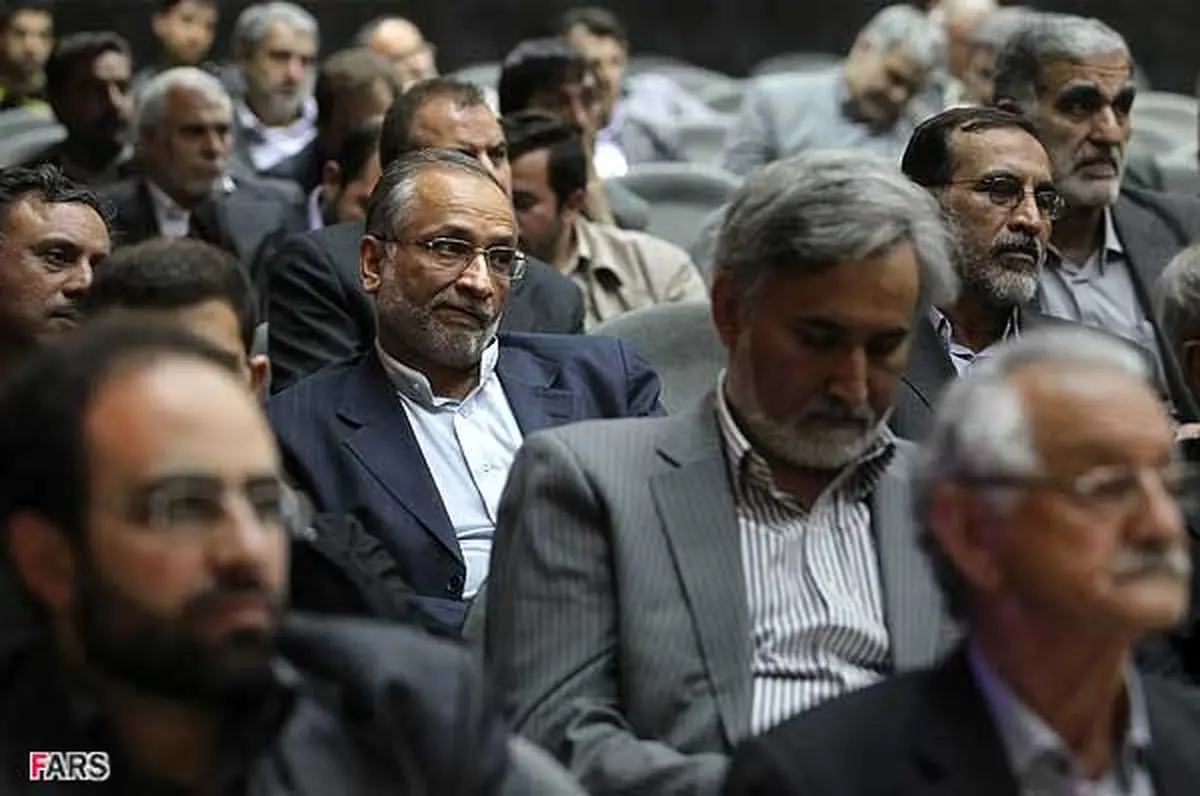 آقای خاتمی آخوند تلقی نمیشود!