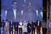 چهره‌های سال هنر انقلاب اسلامی در رشته‌های گوناگون تجلیل شدند