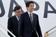 هدیه دانشجویان به نخست‌وزیر ژاپن 