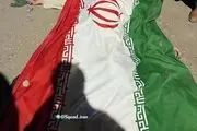 با پرچمش برای دفاع از ایران آمده بود، پرچمش کفنش شد

