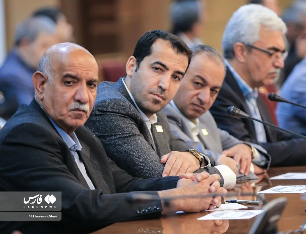 نشست رئیس جمهور با جمعی از اصناف و بازاریان/گزراش تصویری