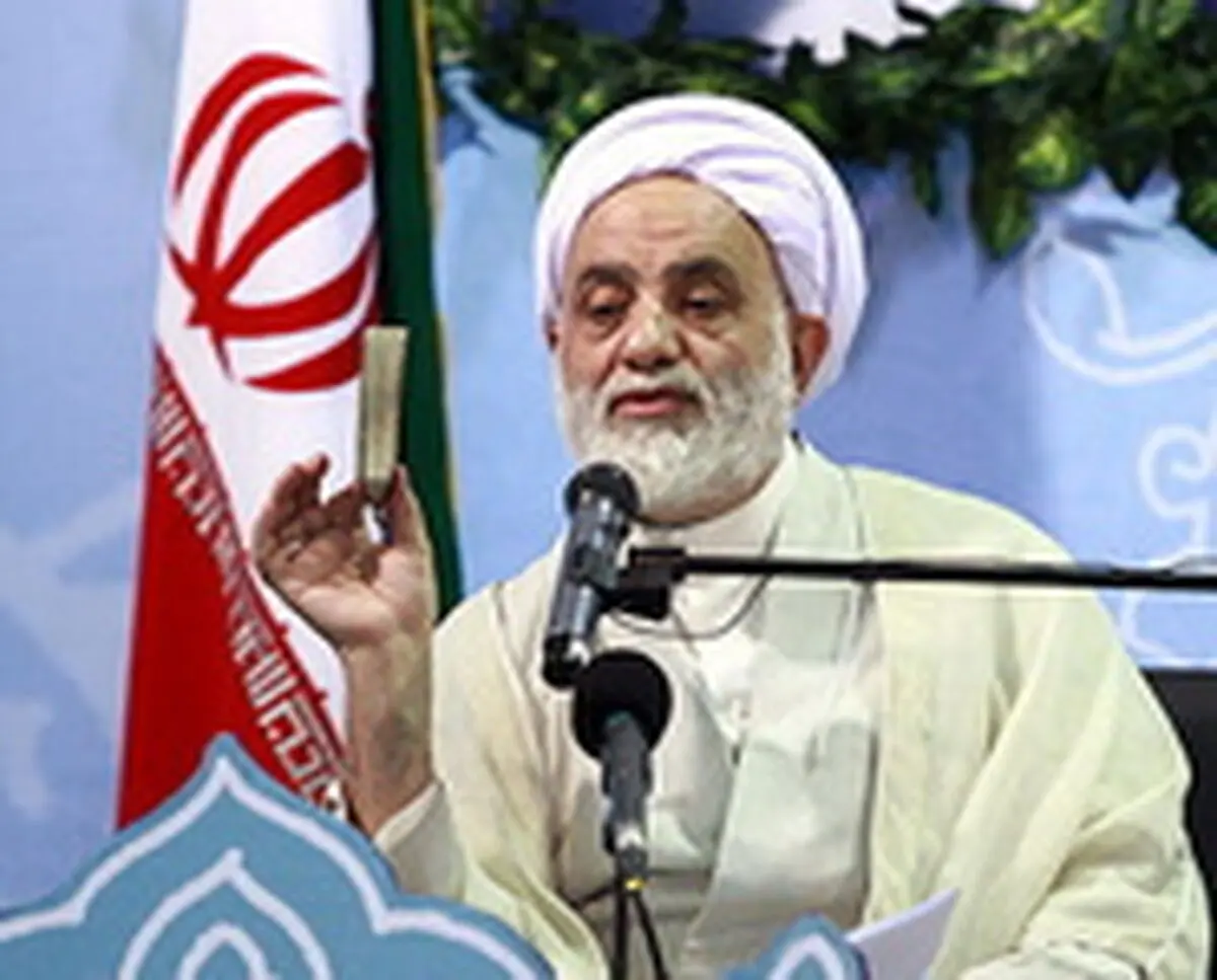 قرائتی: آرایش نکردن دردانشگاه‌ها الزامی شود