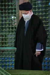 حضور در مرقد مطهر امام