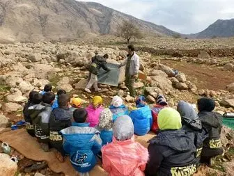 کمک مالی چشم بادمی ها به مدارس عشایری در خوزستان