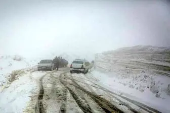 مسدود شدن برخی از جاده های زنجان در پی بارش سنگین برف