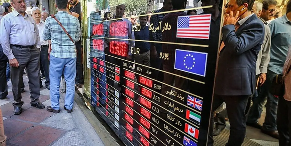 دلالان نرخ می‌دهند و مردم فقط نگاه می‌کنند