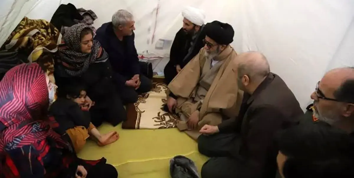 امام جمعه تبریز در چادر زلزلهزدگان خوی +تصاویر