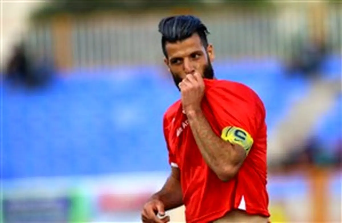 سرمربی استقلالی، کاپیتان پرسپولیسی نمیخواهد!