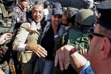 استقبال از اسرای آزاد شده فلسطینی از دریچه دوربین‌ها/گزارش تصویری