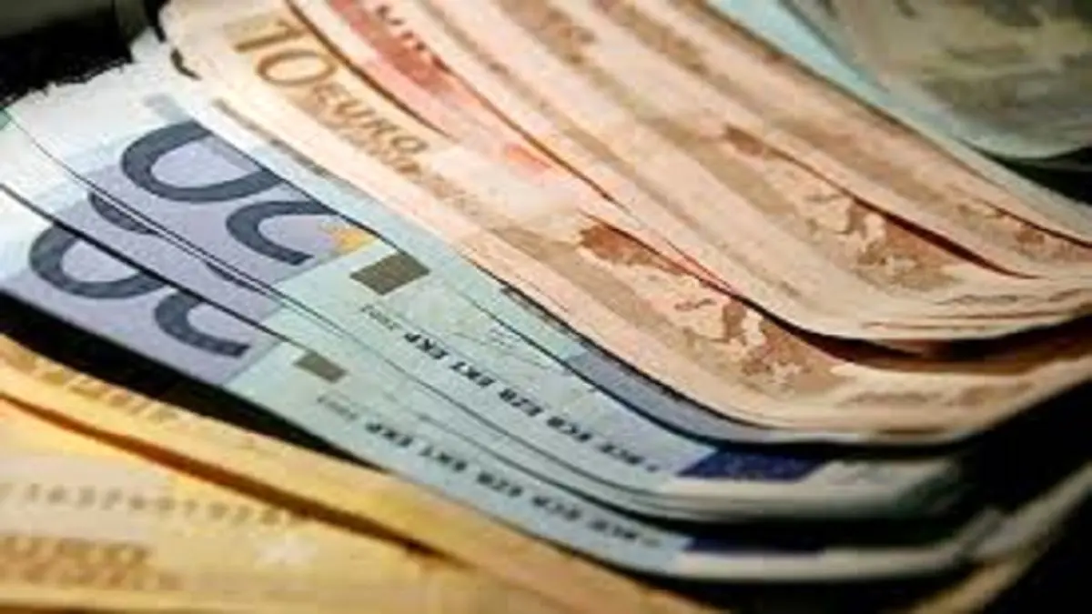نرخ ارز در بازار آزاد ۱۷ آذر ۱۴۰۰؛ دلار ۲۷ هزار و ۸۲۳ تومان است