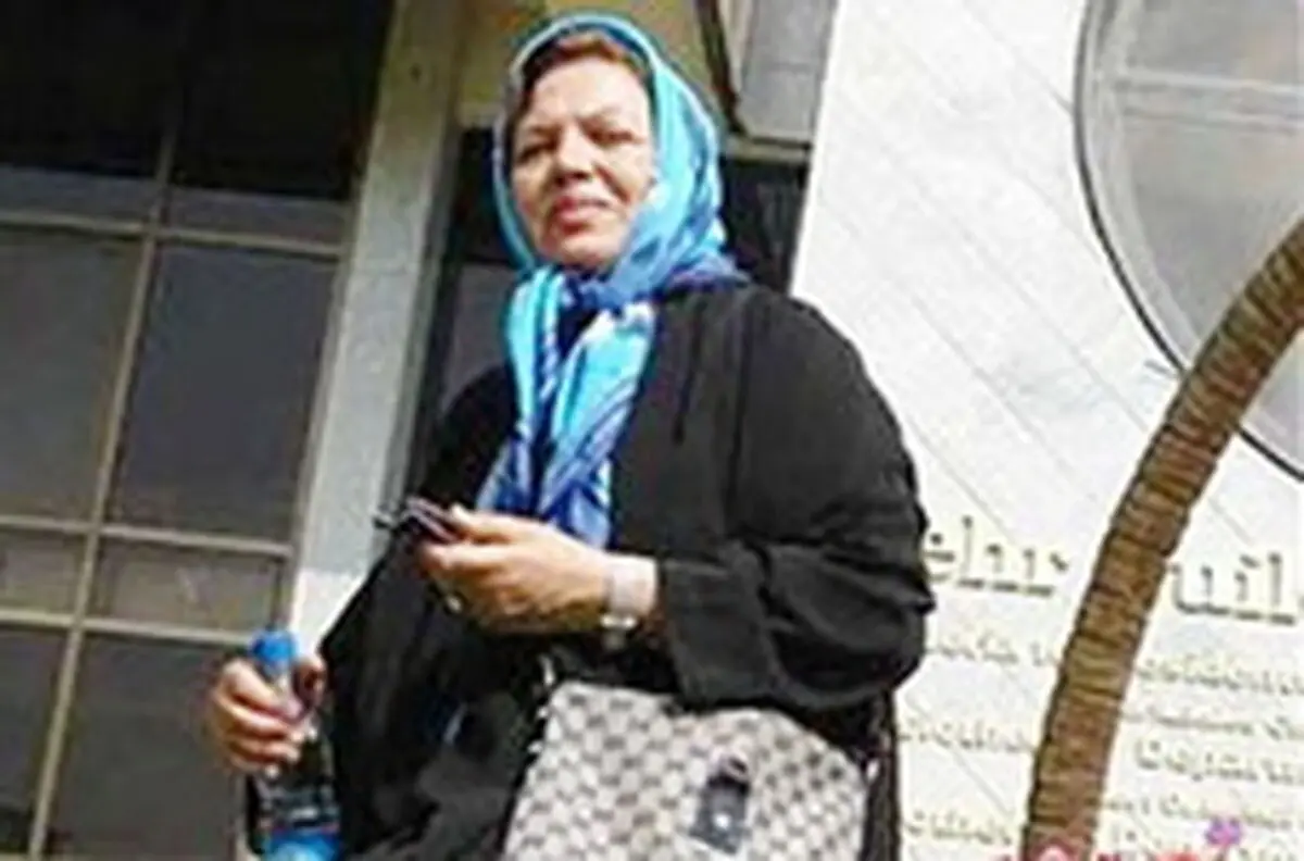 سیمین غانم در تالار وحدت می‌خواند