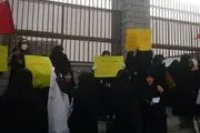 دانشجویان با تجمع مقابل مجلس خواستار اخراج سفیر انگلیس از کشور شدند