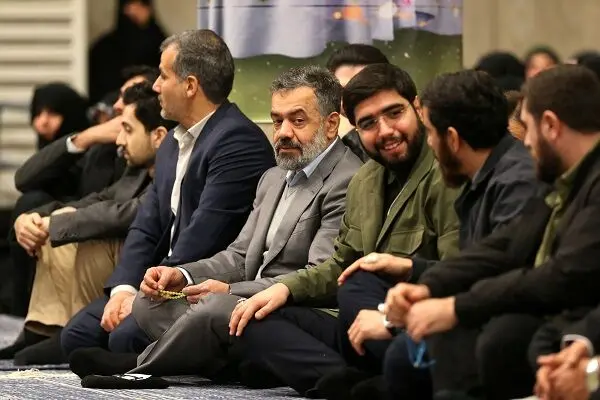 دیدار مداحان و شاعران اهل بیت‌(ع) با مقام معظم رهبری/گزارش تصویری